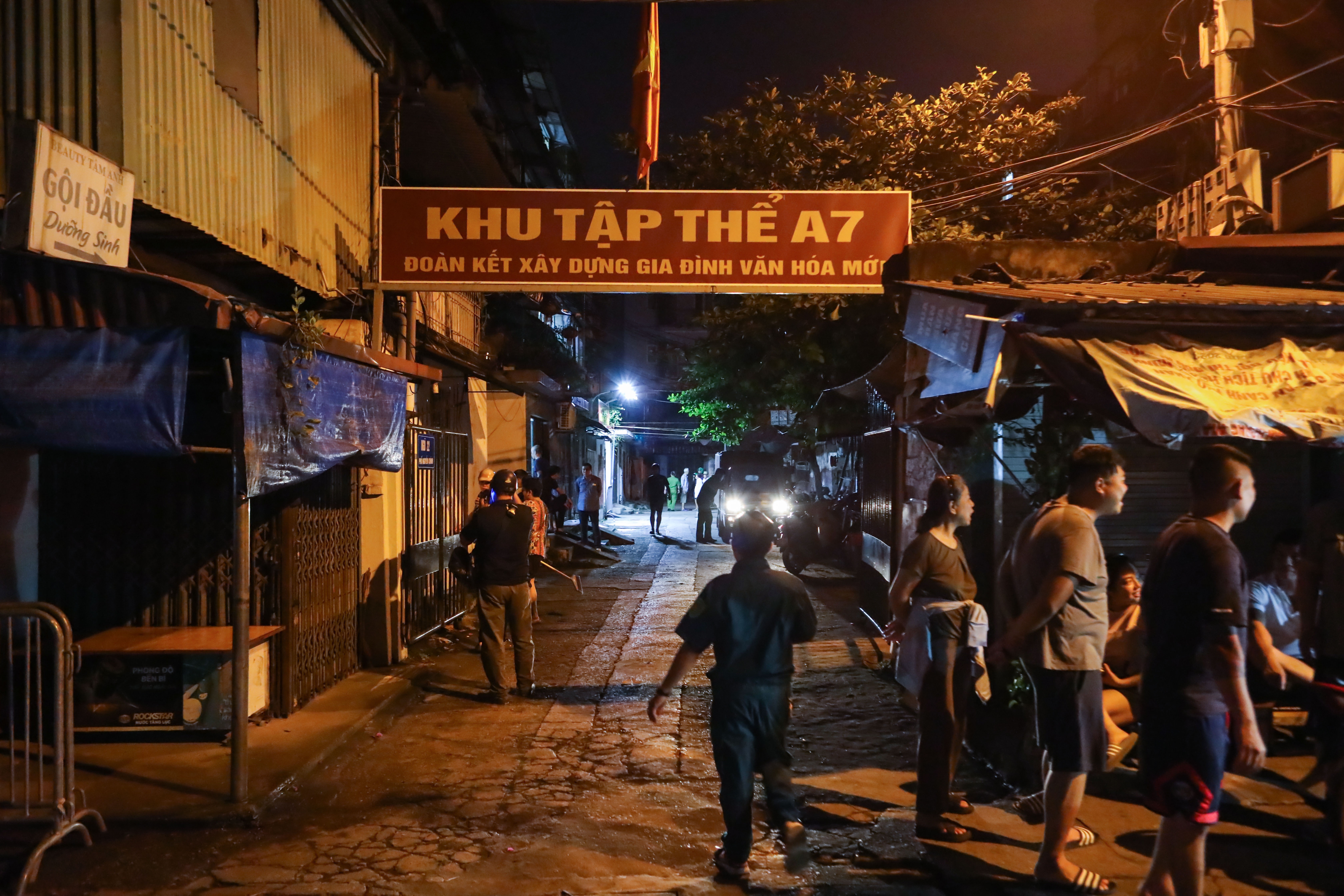 nguoi di doi tranh bao anh 1