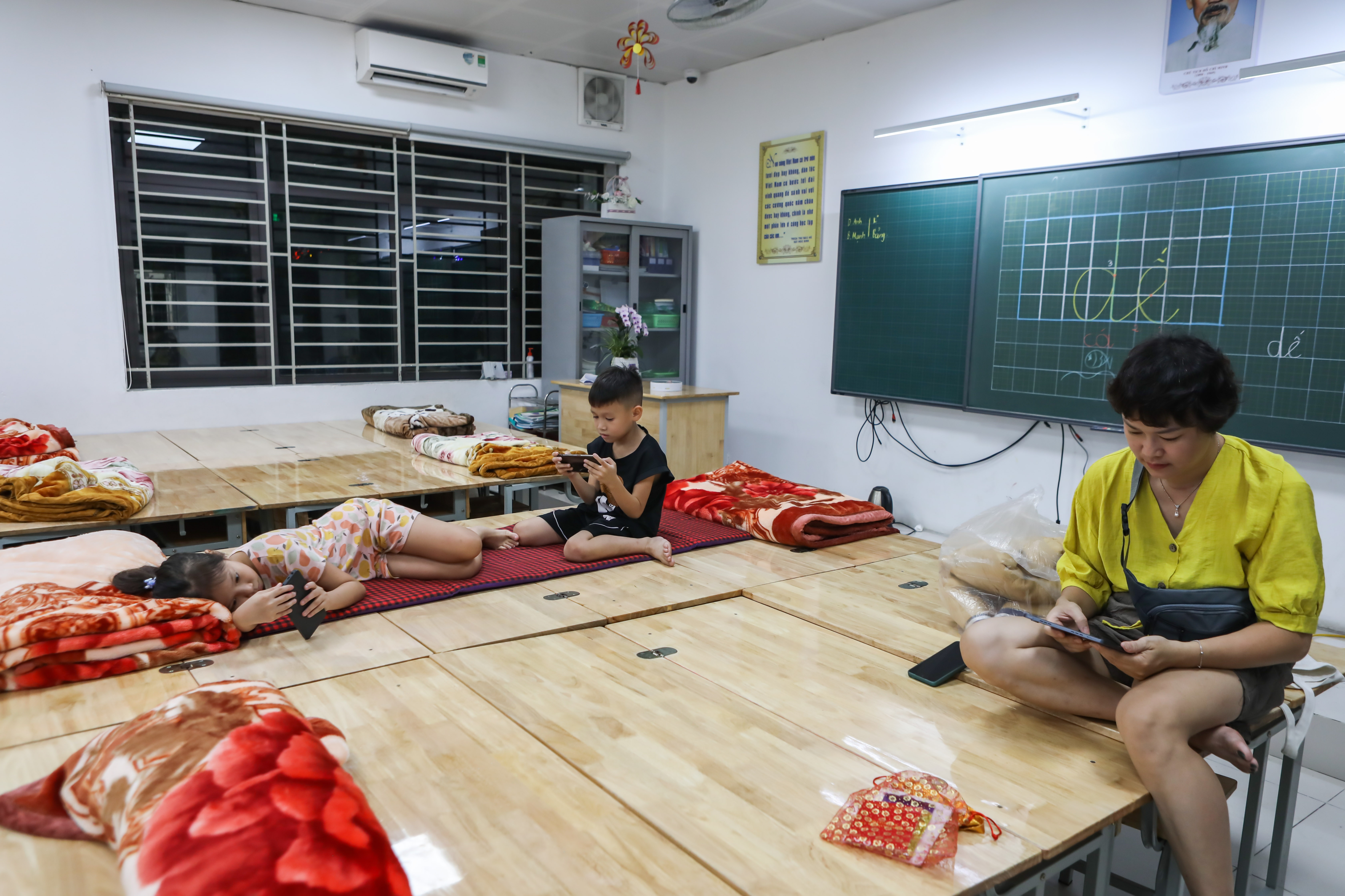 nguoi di doi tranh bao anh 12