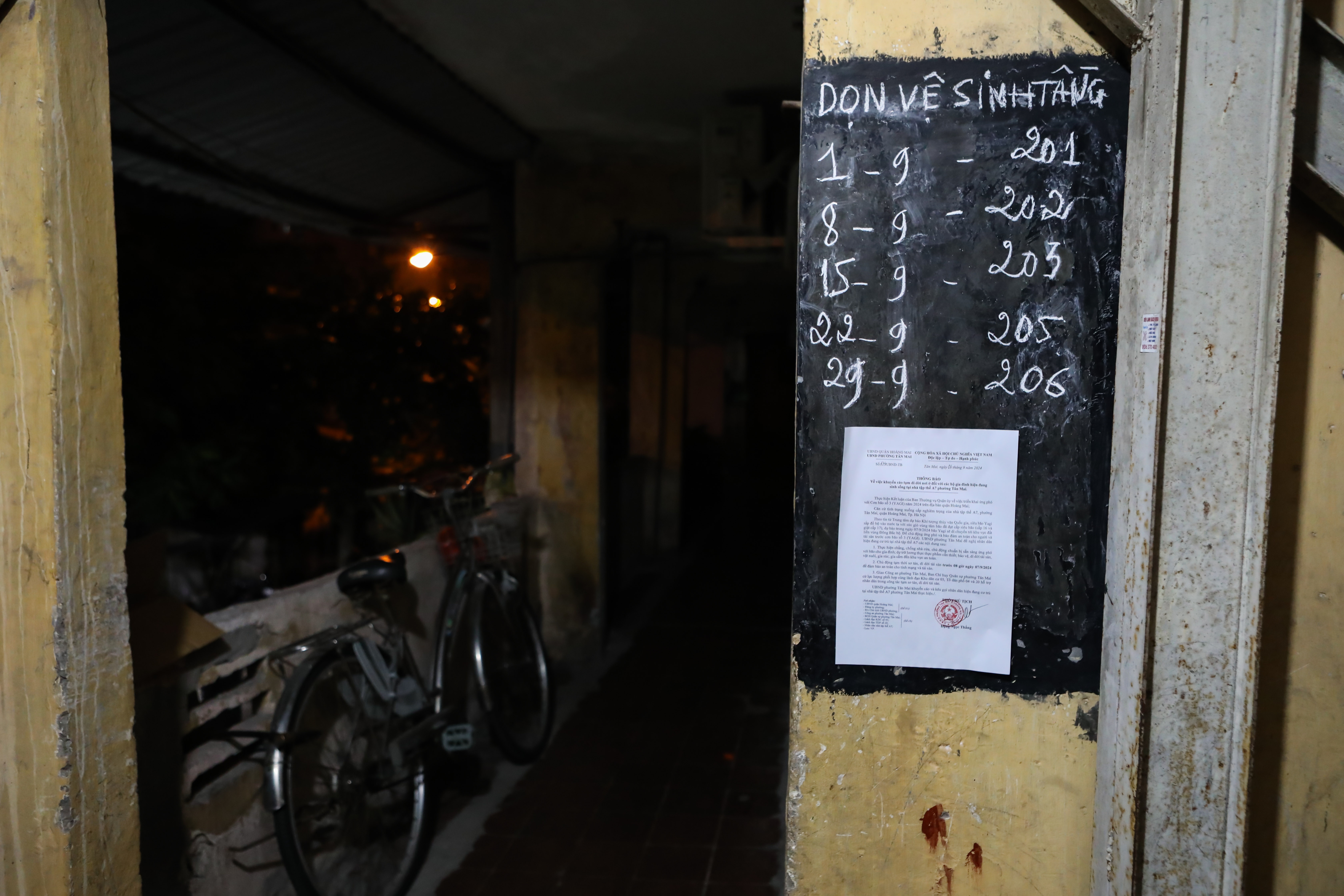 nguoi di doi tranh bao anh 4