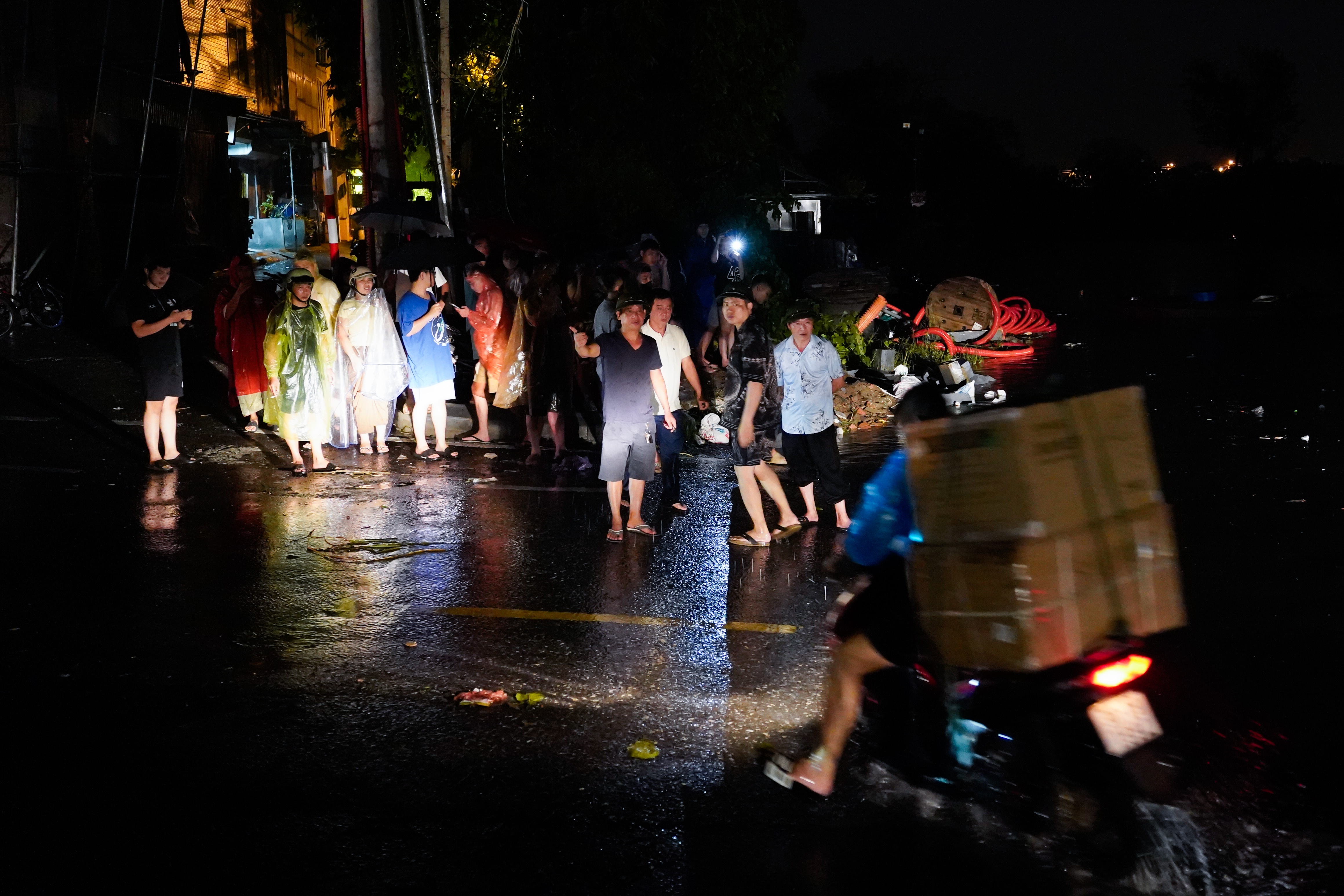 nuoc song Hong dang cao anh 15