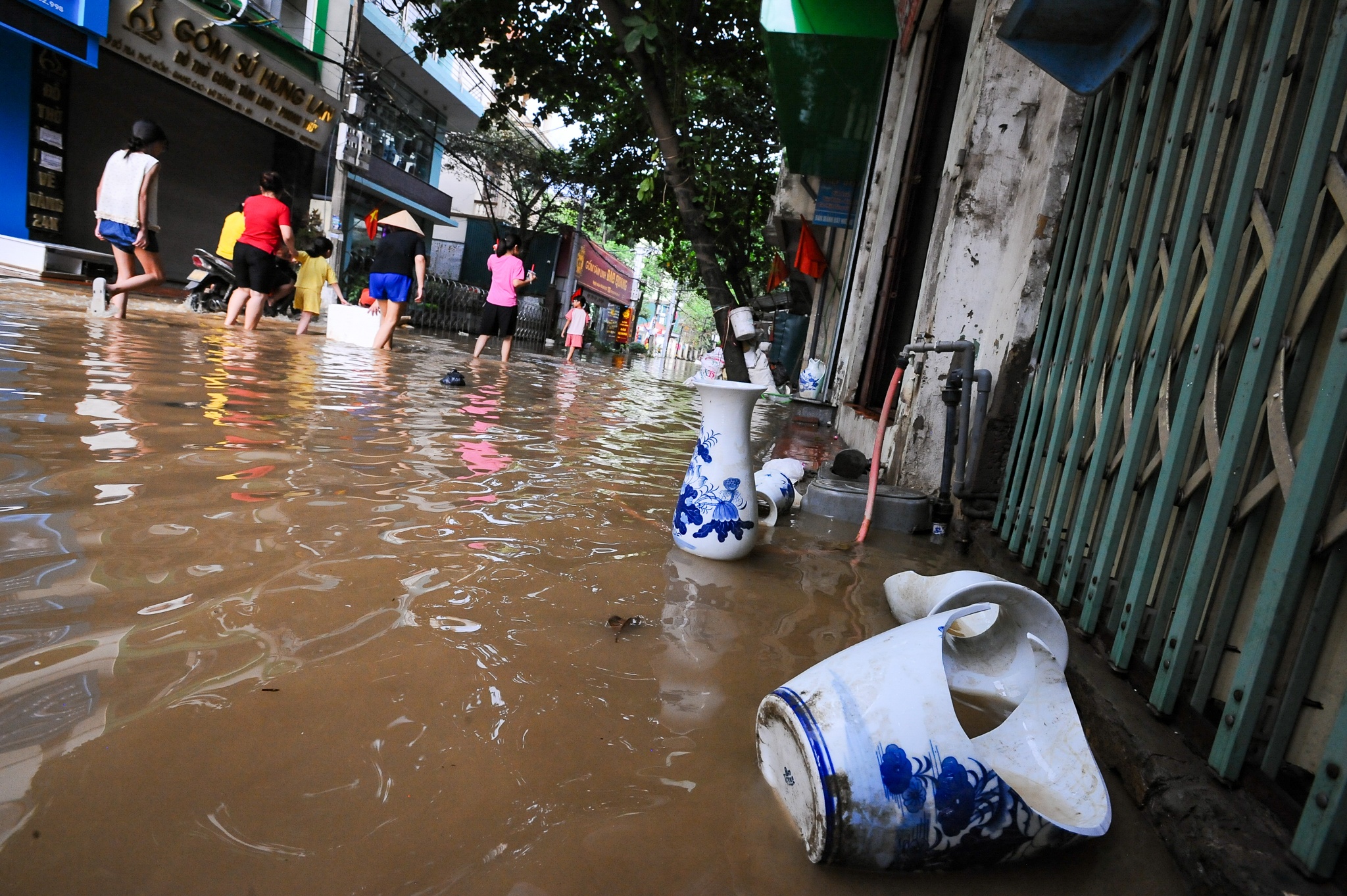 người dân dọn dẹp nhà ảnh 10 nguoi dan don dep nha anh 10