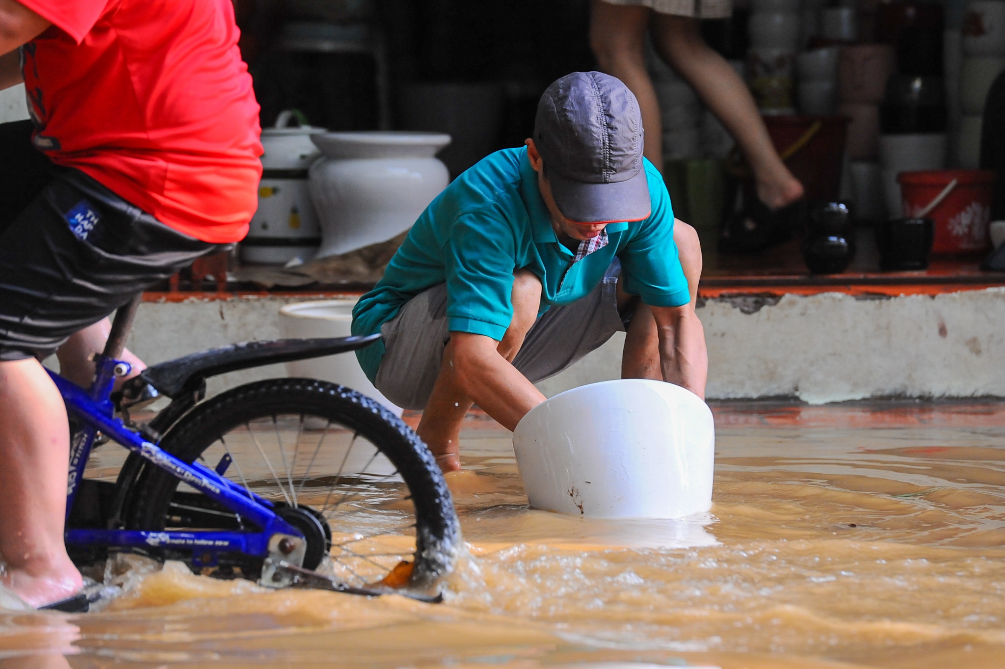 người dân dọn dẹp nhà ảnh 8 nguoi dan don dep nha anh 8