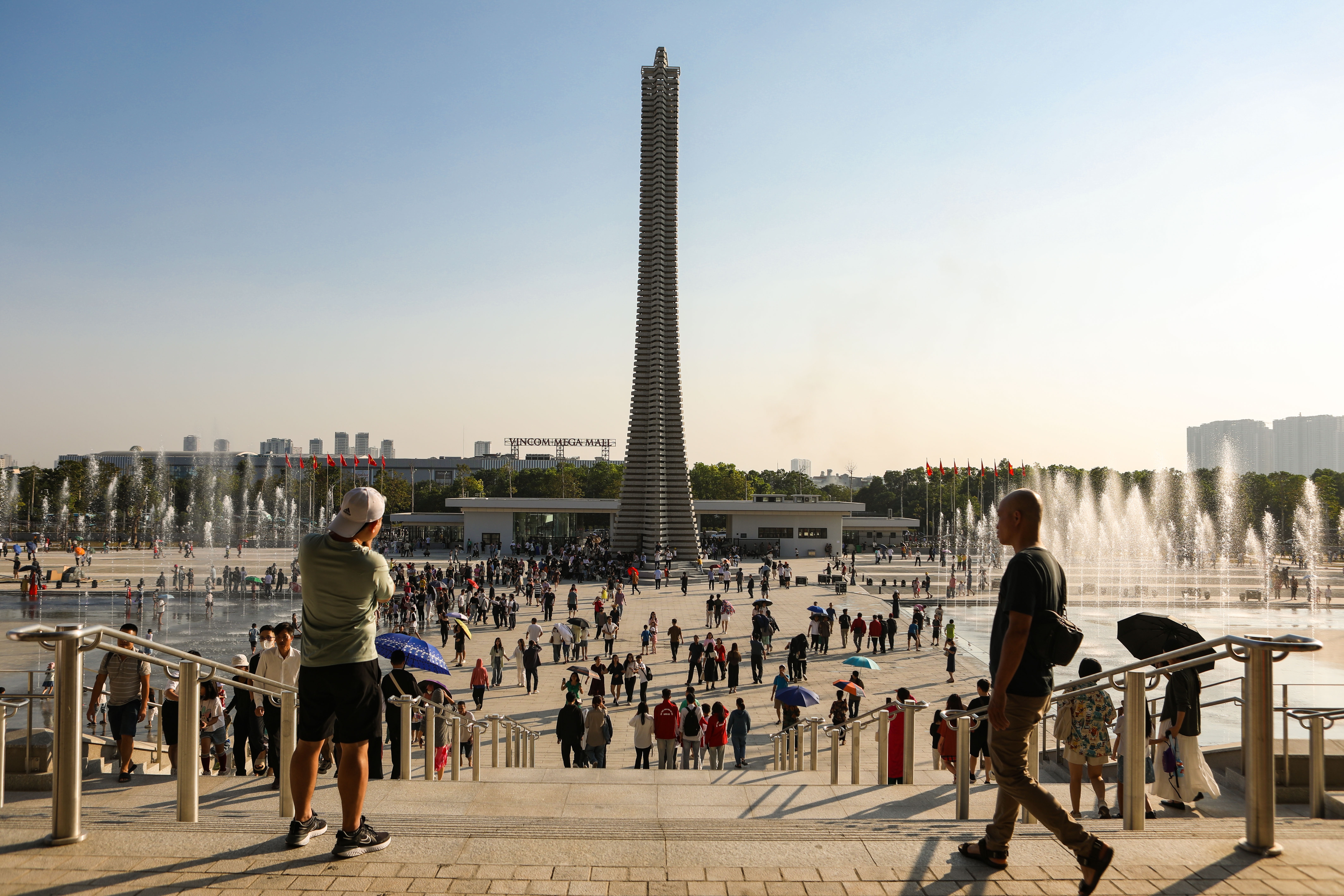 Chiem nguong kien truc doc dao cua Bao tang Lich su Quan su Viet Nam hinh anh