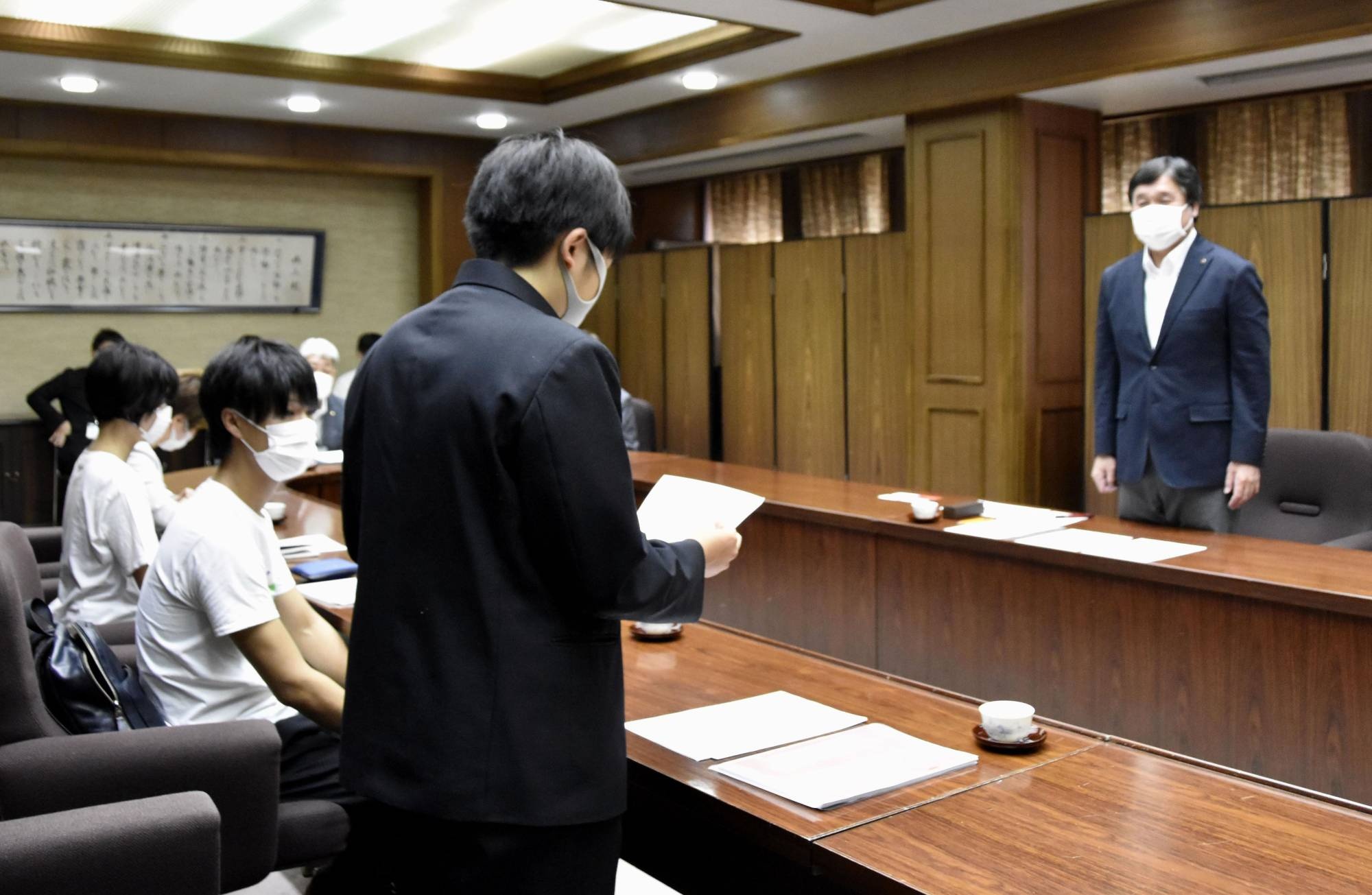 dong phuc phi gioi tinh anh 2