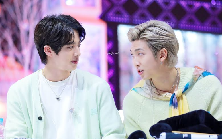 Idol Kpop bi nguoi ham mo tinh duc hoa qua tieu thuyet hinh anh
