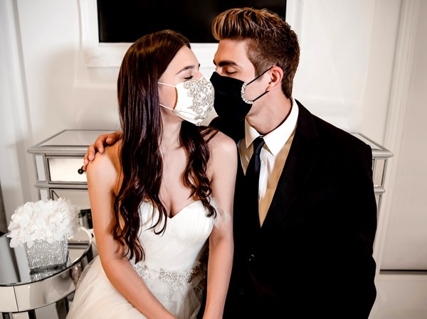 Doi vo chong bi phat 13.000 USD vi lam dam cuoi mua dich hinh anh