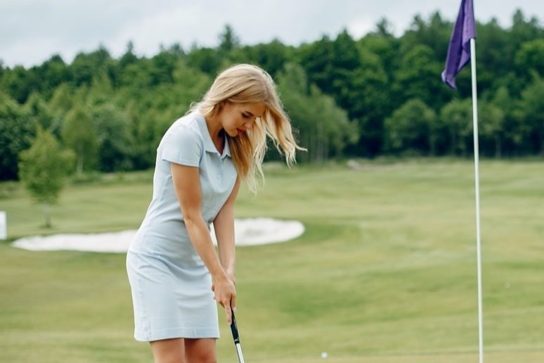 Dich vu choi golf trong resort cach ly danh cho gioi sieu giau hinh anh