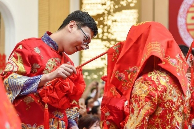 Dan ong Trung Quoc khong dam lay vo khi chua mua nha, tau xe hinh anh