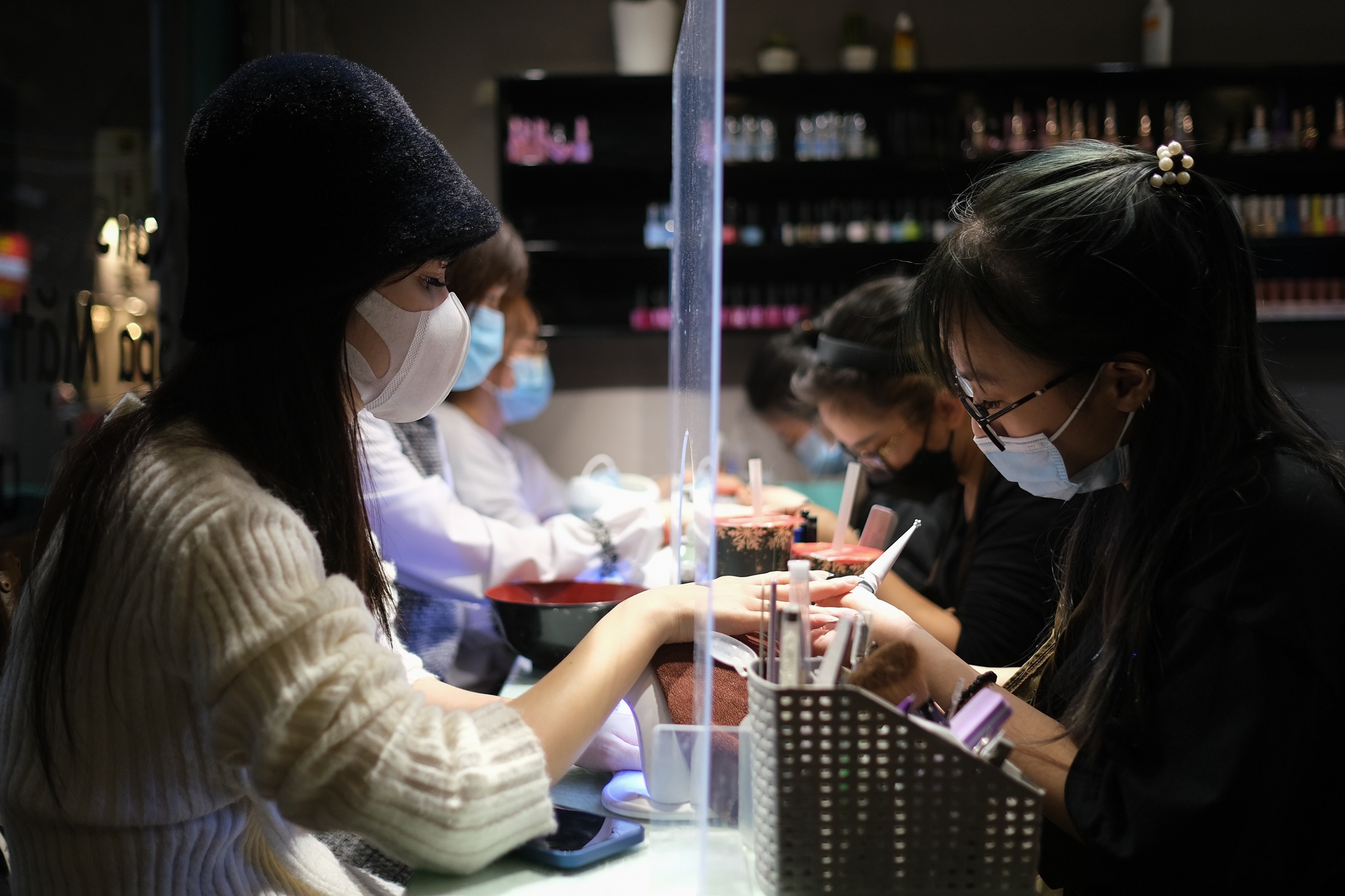 tiệm nail,  salon tóc đông khách dịp tết ảnh 4 tiem nail,  salon toc dong khach dip tet anh 4