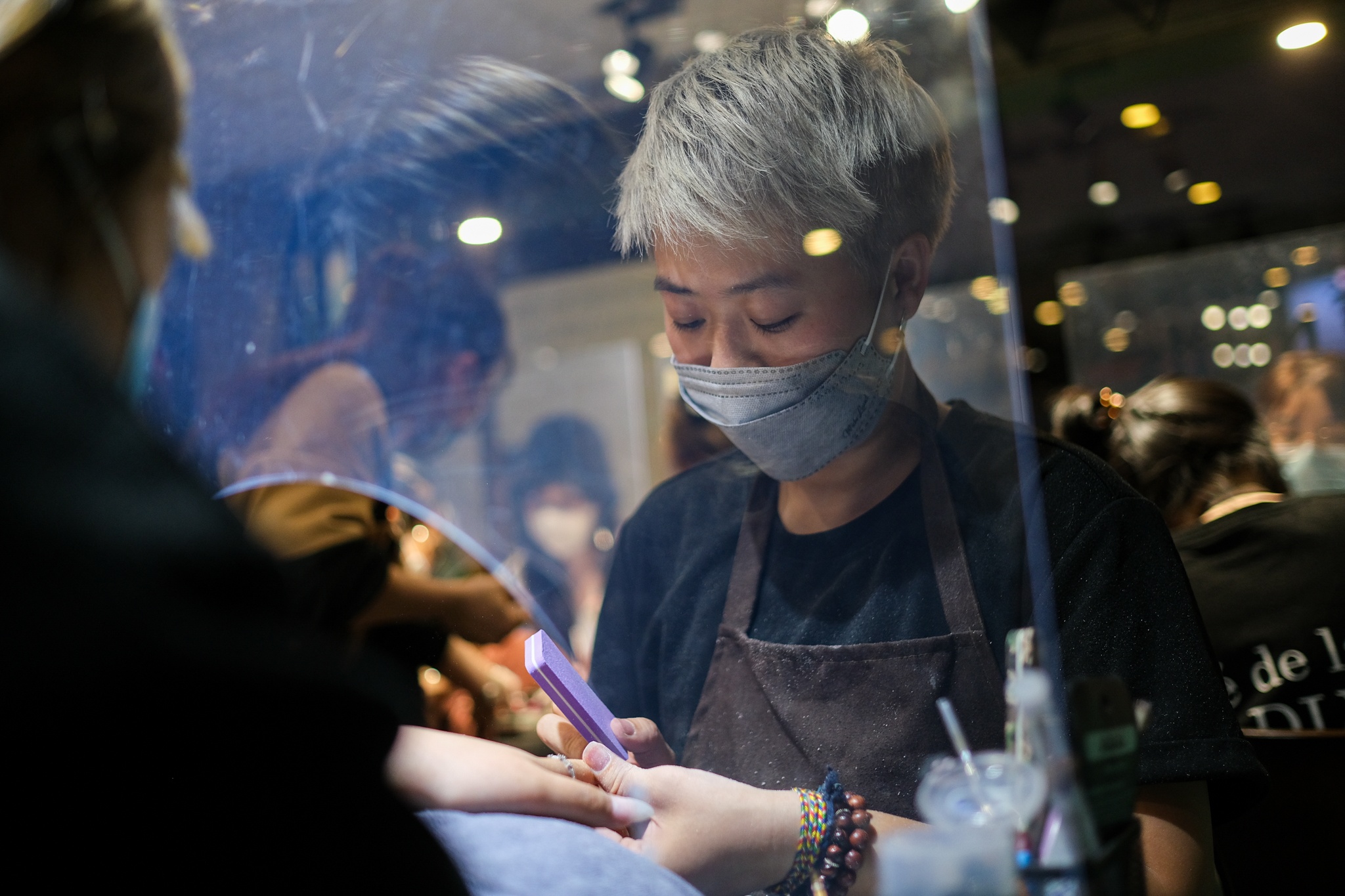 tiệm nail,  salon tóc đông khách dịp tết ảnh 5 tiem nail,  salon toc dong khach dip tet anh 5