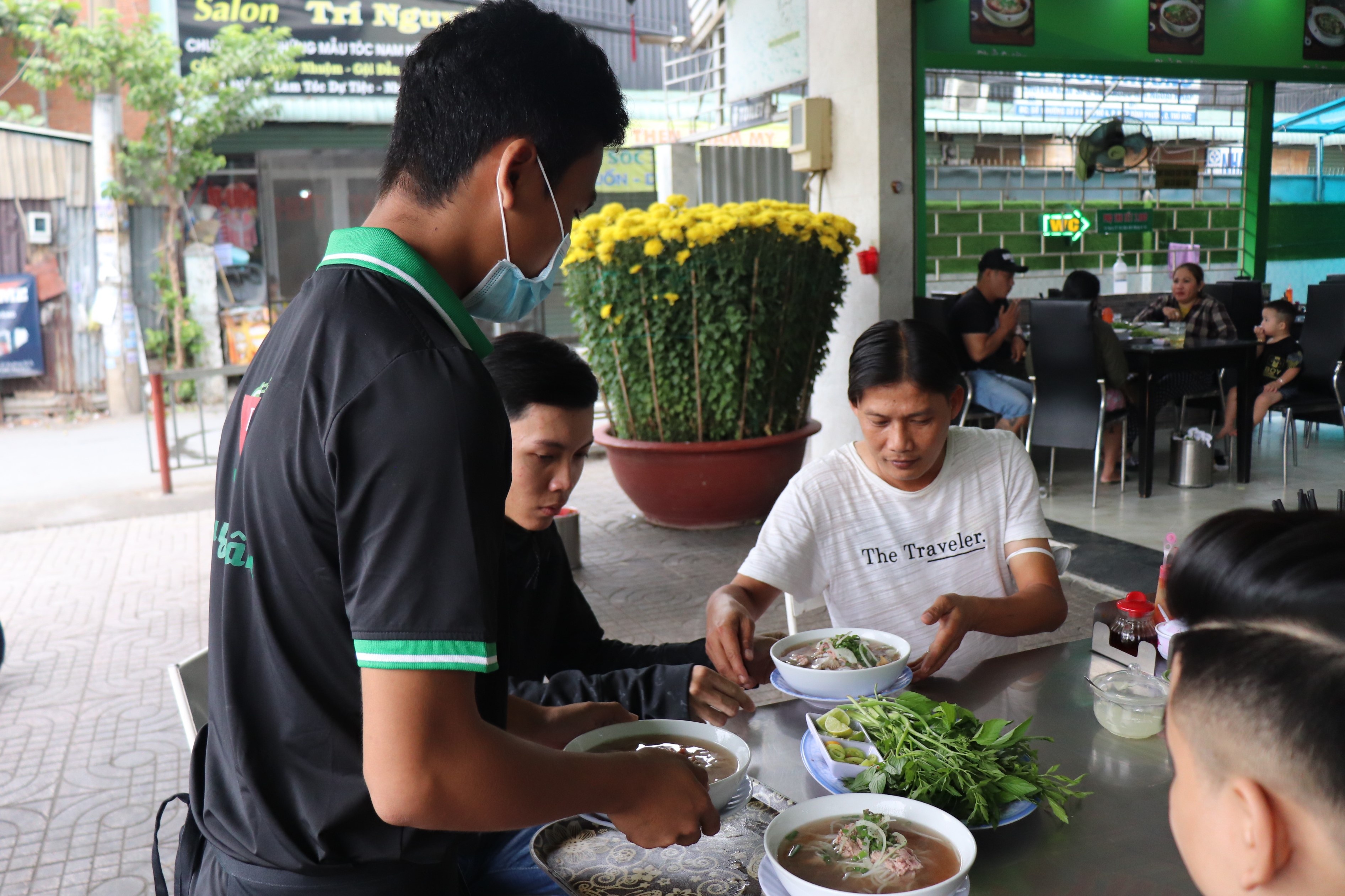 lam them ngay Tet anh 3