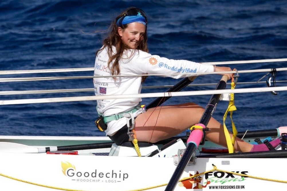 Co gai tre nhat cheo thuyen vuot Dai Tay Duong hinh anh