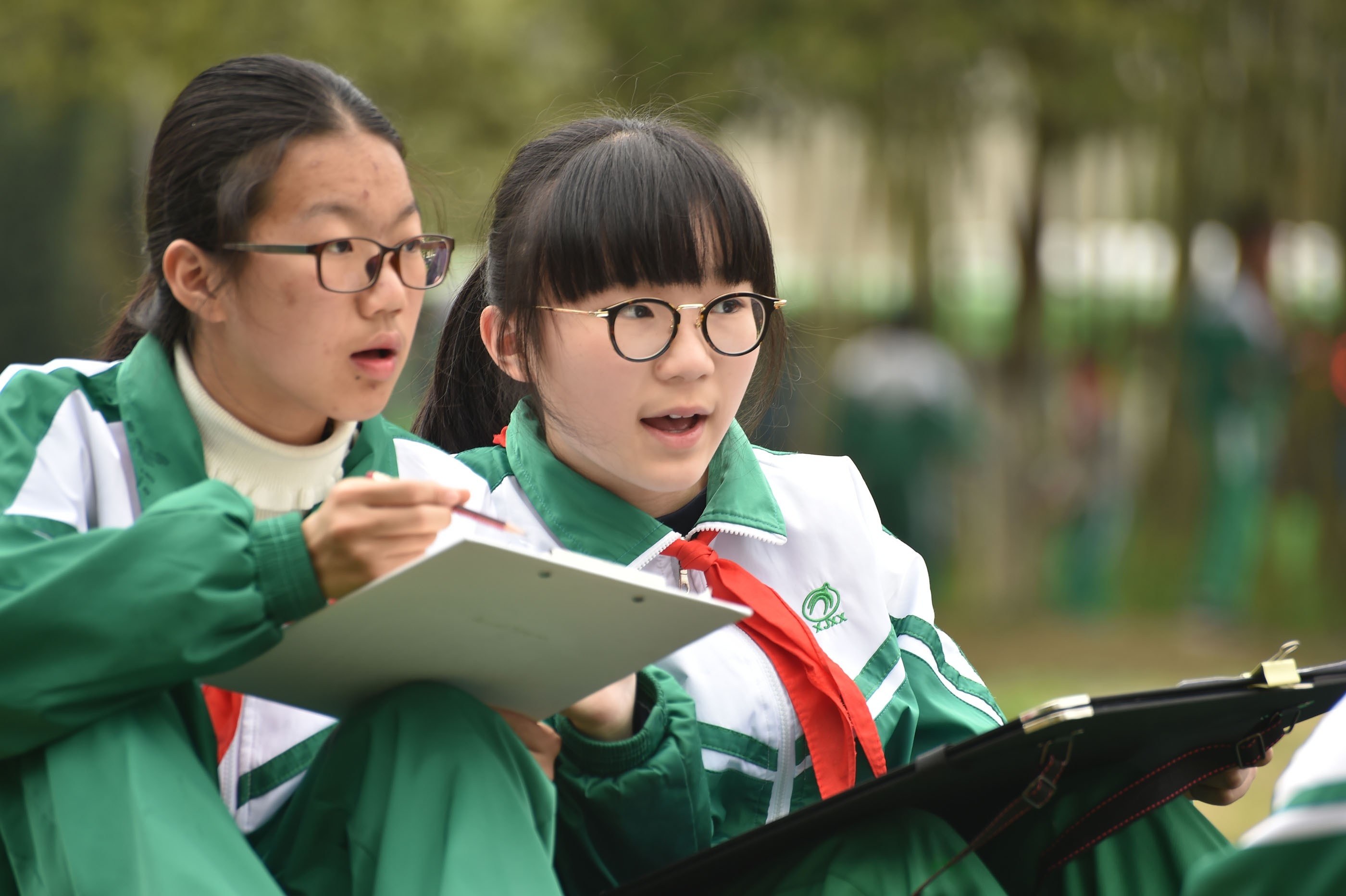 ty le can thi trung quoc gia tang anh 3