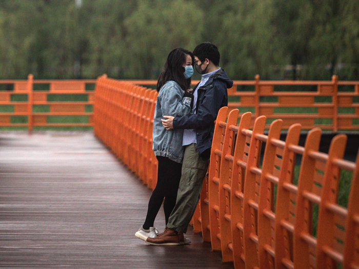 hẹn hò mùa dịch ảnh 1 hen ho mua dich anh 1