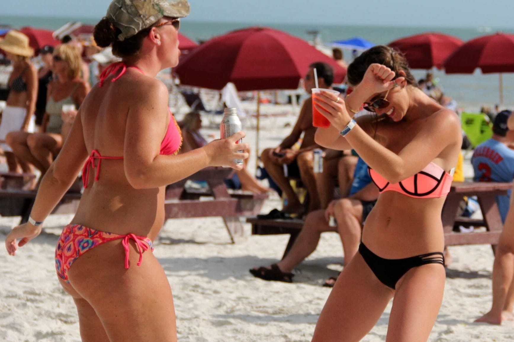 Dam dong tiec tung bao vay Miami giua Covid-19 hinh anh