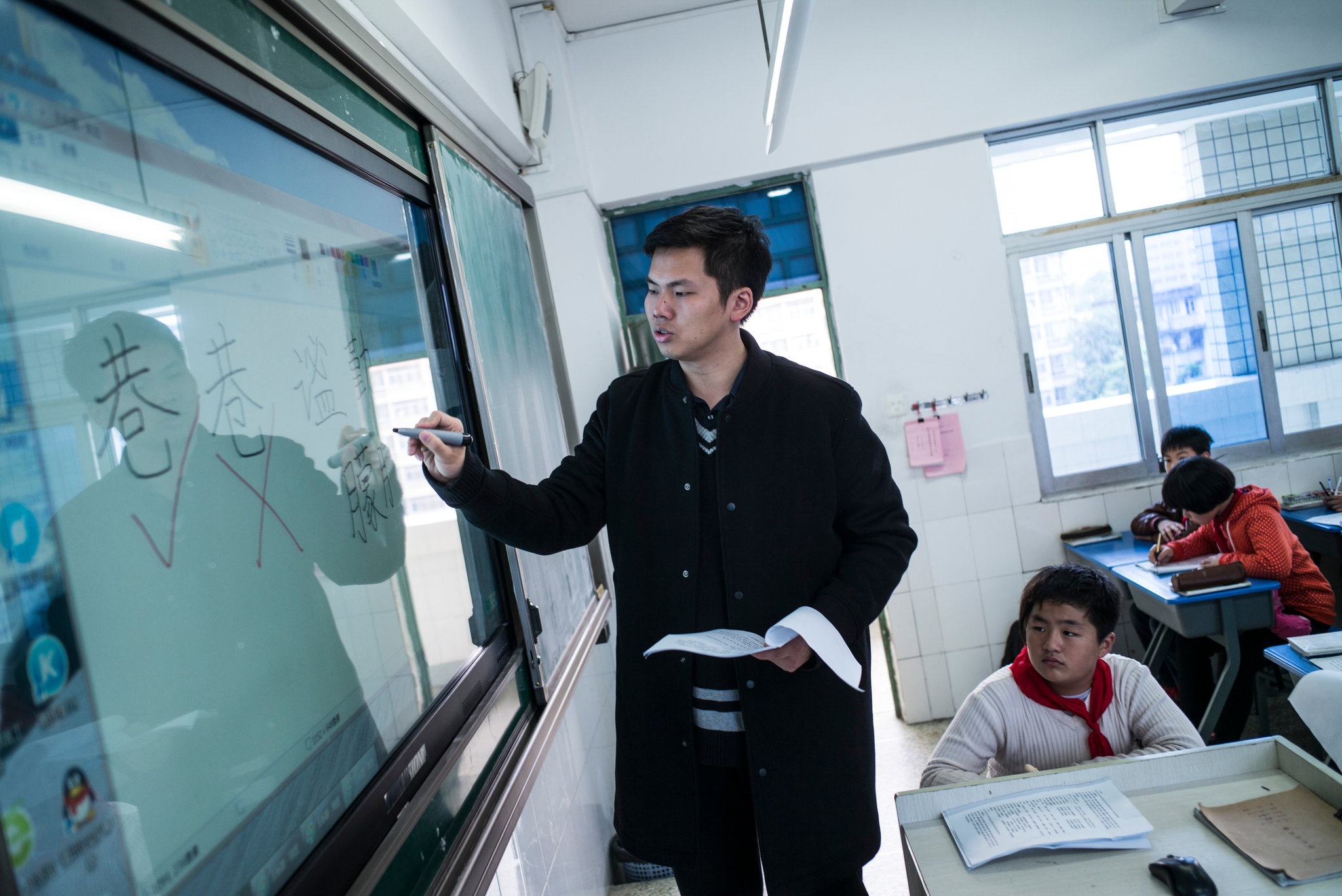 trung quoc cam tinh yeu thay tro anh 1