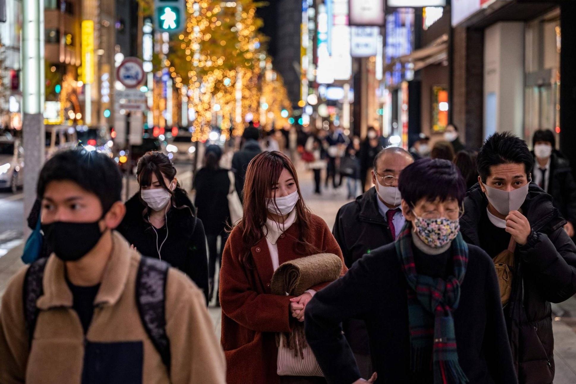 Nguoi Nhat van di du lich, mua sam giua Covid-19 hinh anh