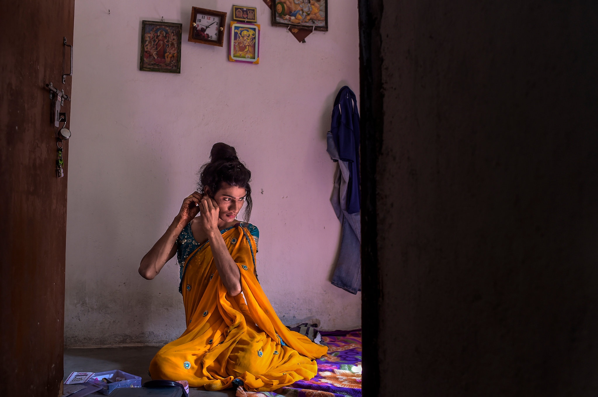 lgbt an do bi buoc chua benh dong tinh anh 1