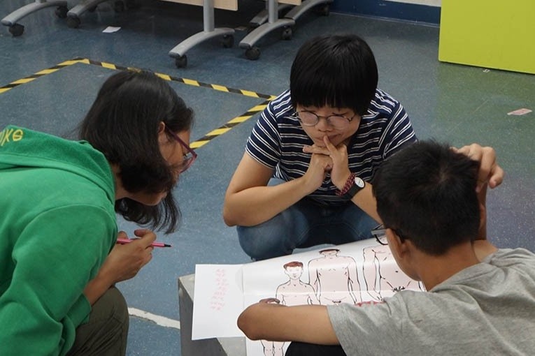 Bup be giao duc gioi tinh khien du luan Trung Quoc tranh cai hinh anh