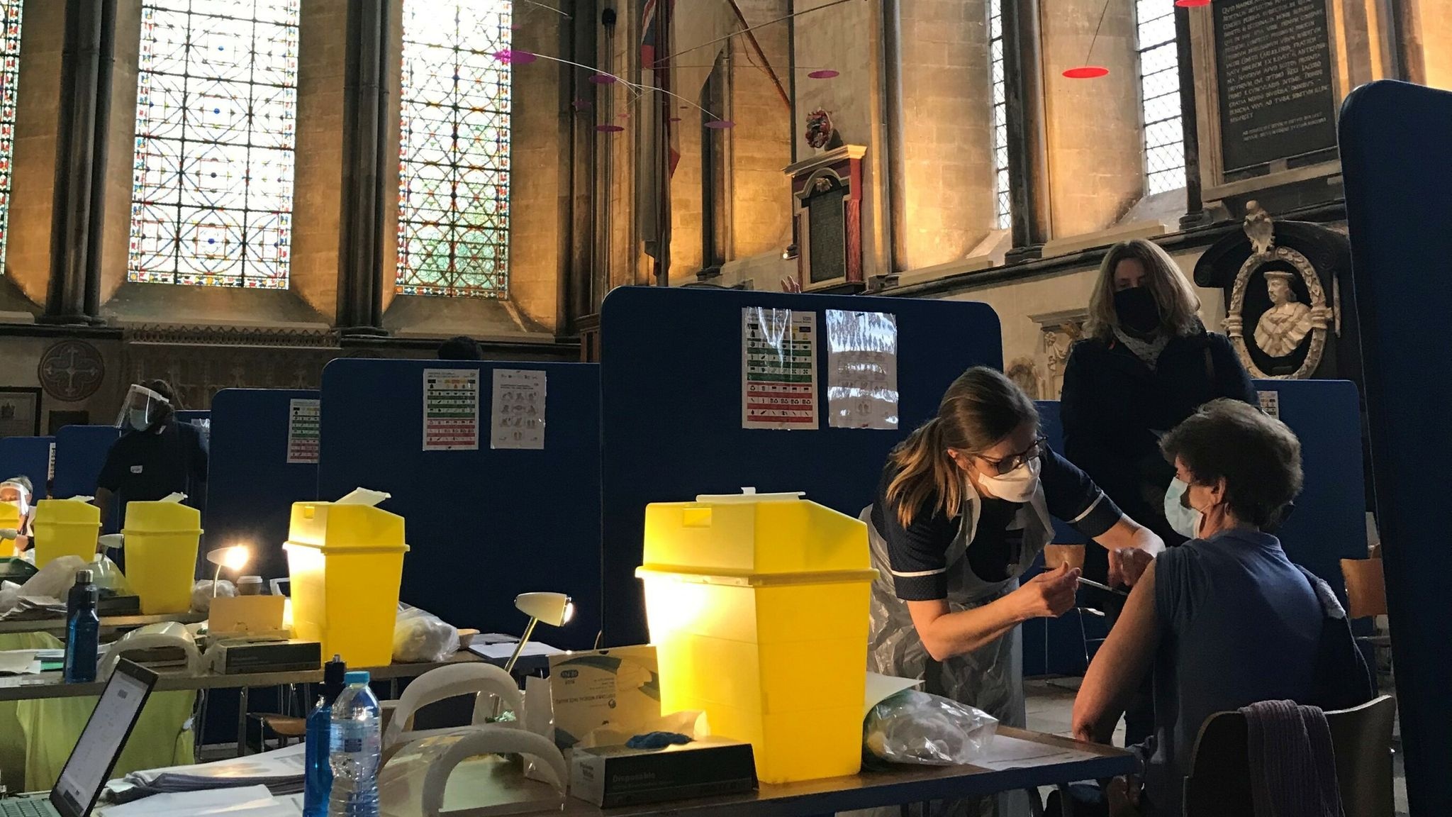 diem tiem vaccine covid-19 ky la anh 6