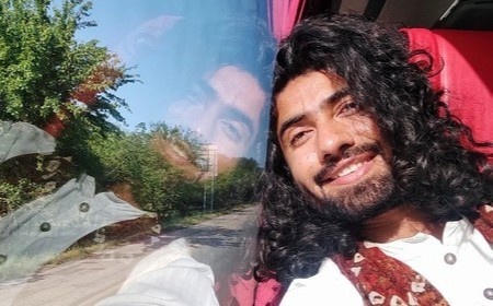 Nguoi dan ong bi tam giam vi nuoi toc dai o Pakistan hinh anh