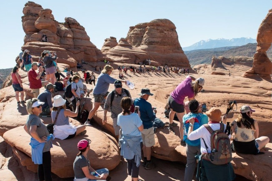 Nguoi My do xo toi cac diem du lich sau Covid-19 hinh anh