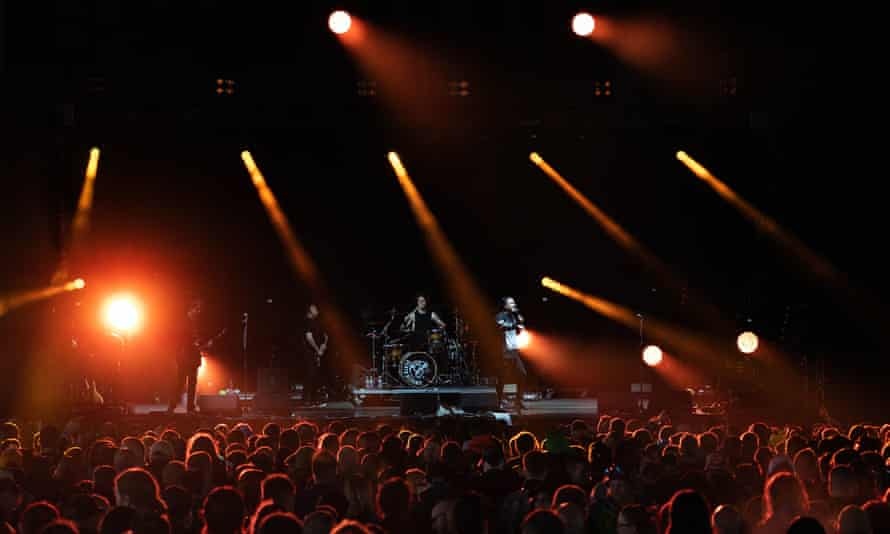 gioi tre anh du le hoi khong gian cach anh 1