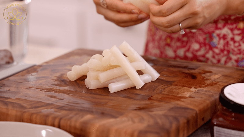 trend làm tokbokki bằng bánh tráng ở hàn ảnh 2 trend lam tokbokki bang banh trang o han anh 2