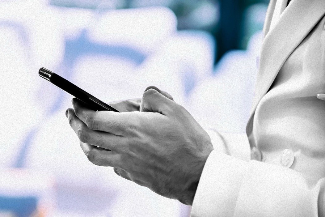 'Bo toi tim ban hen ho qua Tinder giua Covid-19' hinh anh