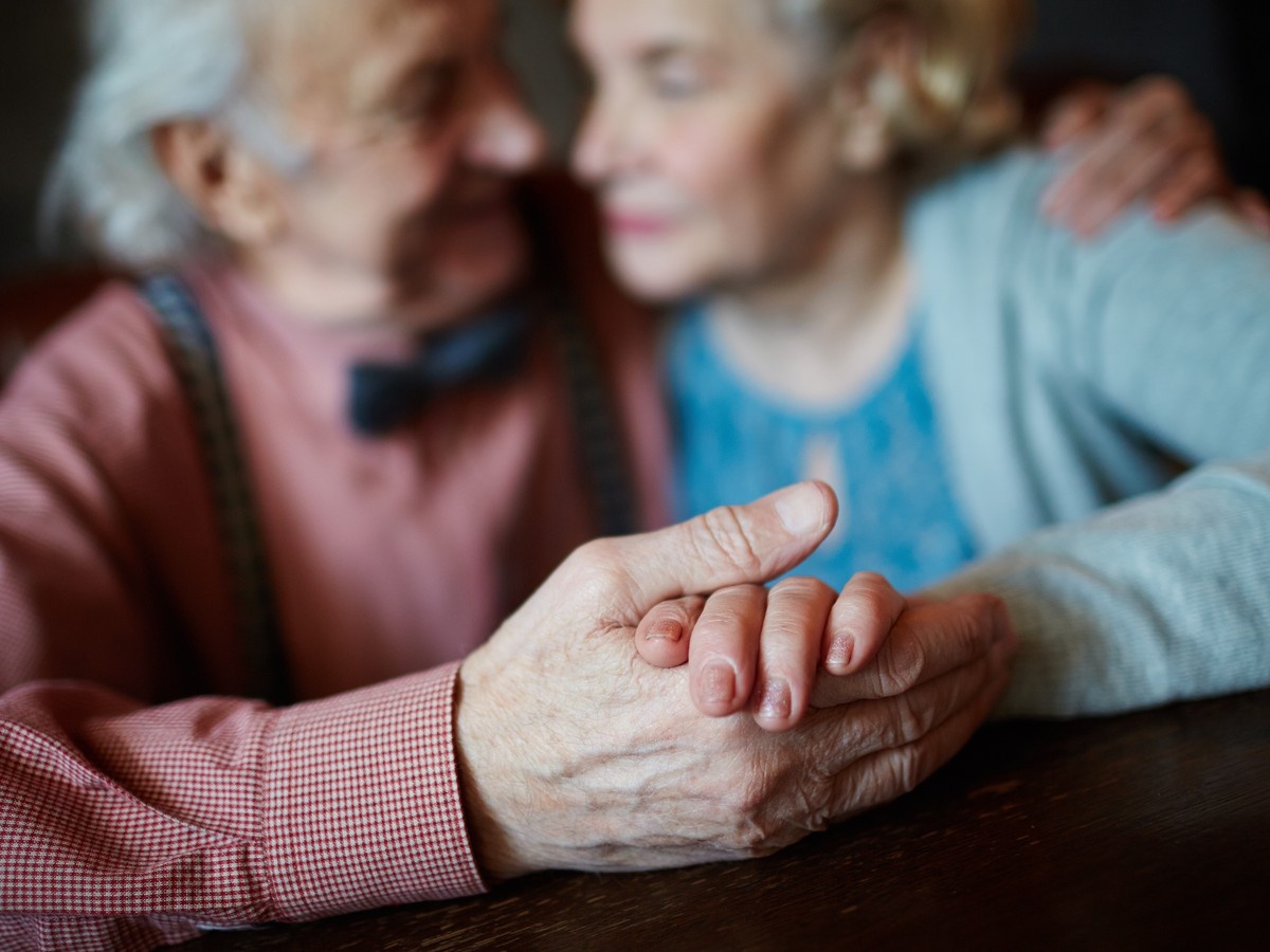 nguoi cao tuoi dung ung dung hen ho anh 2