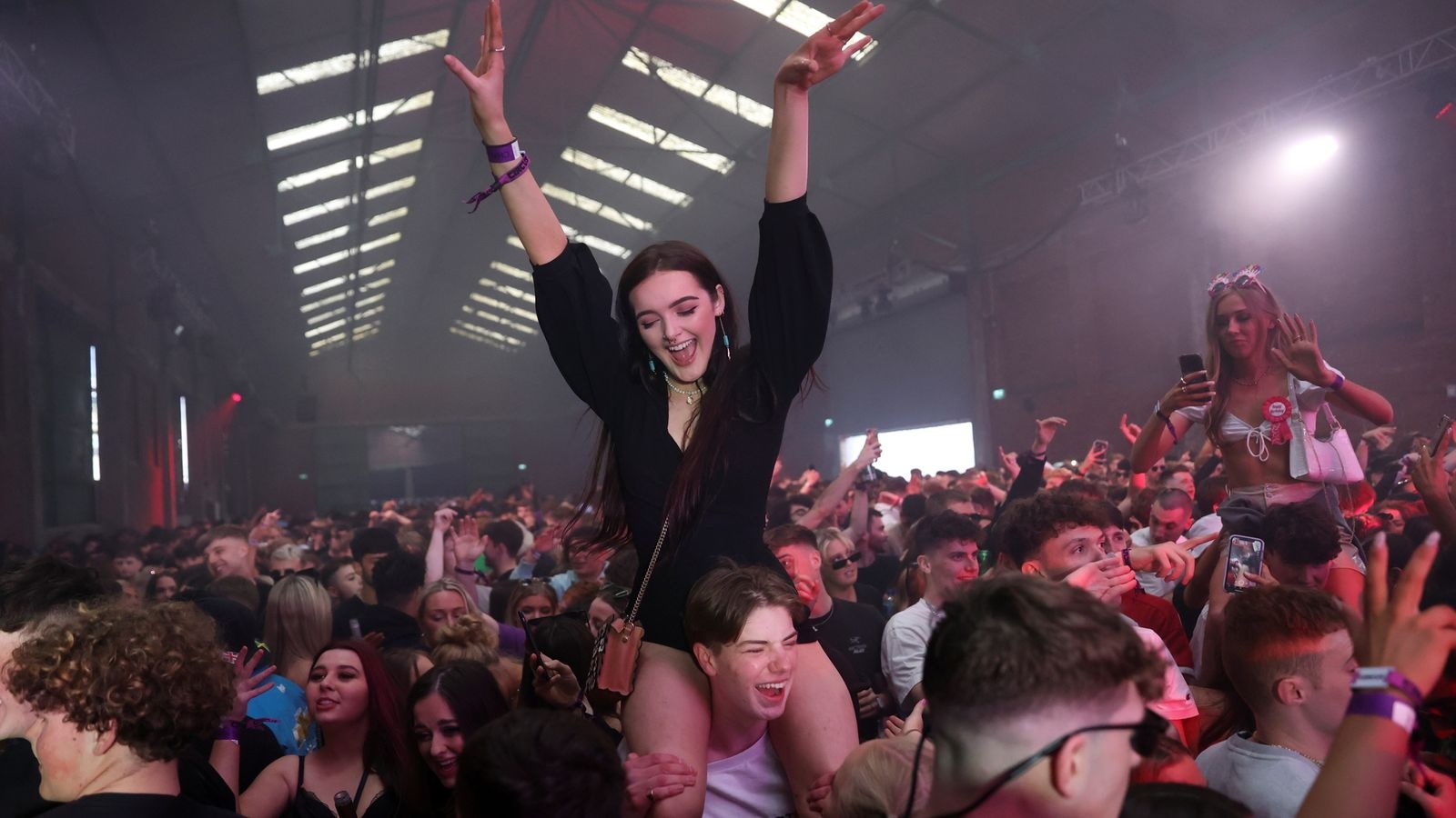 bua tiec thu nghiem o chau au,  my anh 2