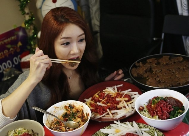 Thuc khach Han 'khung bo' quan an bang binh luan vu khong hinh anh