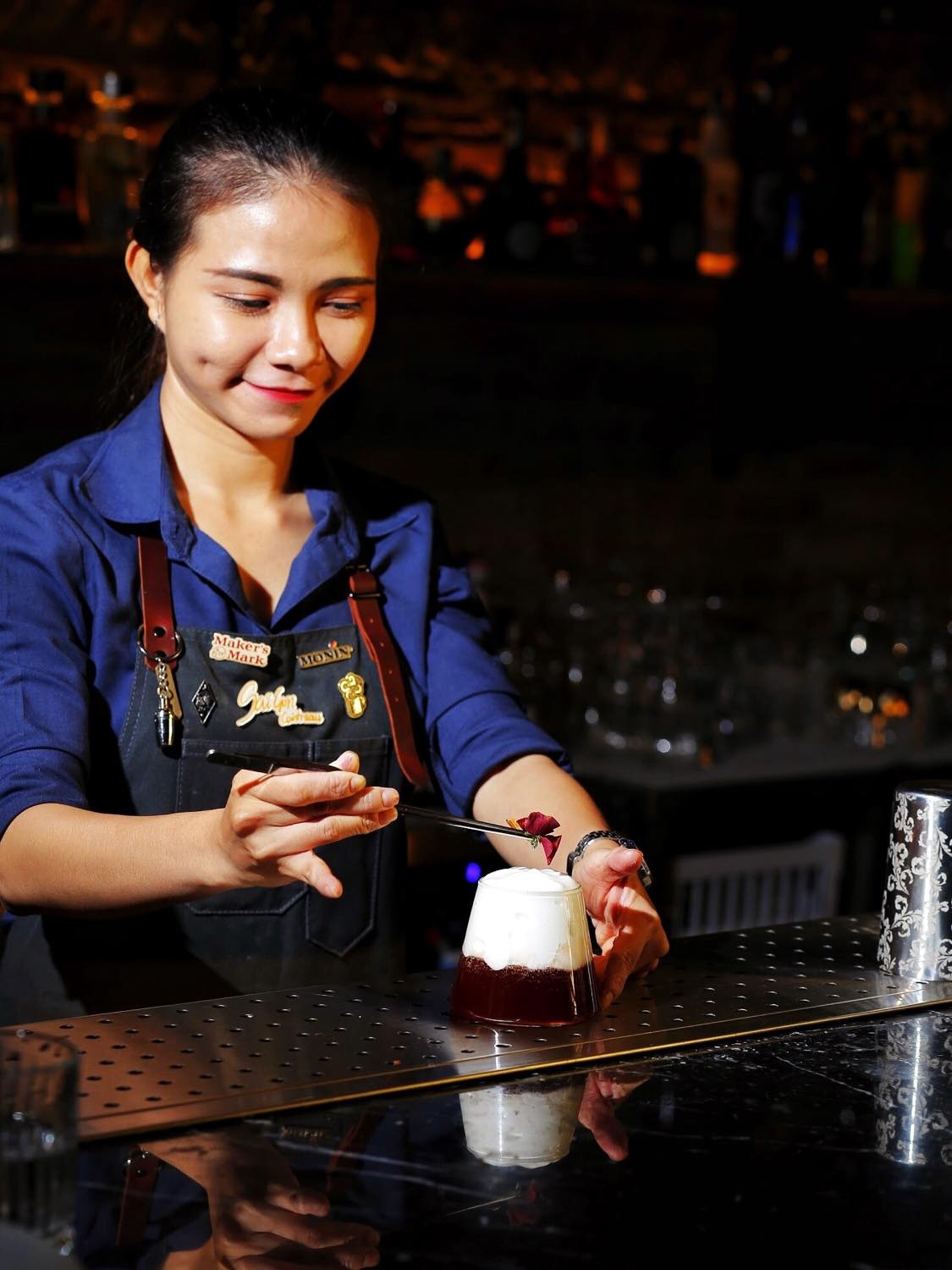 bartender o tp.hcm tam nghi vi dich anh 3
