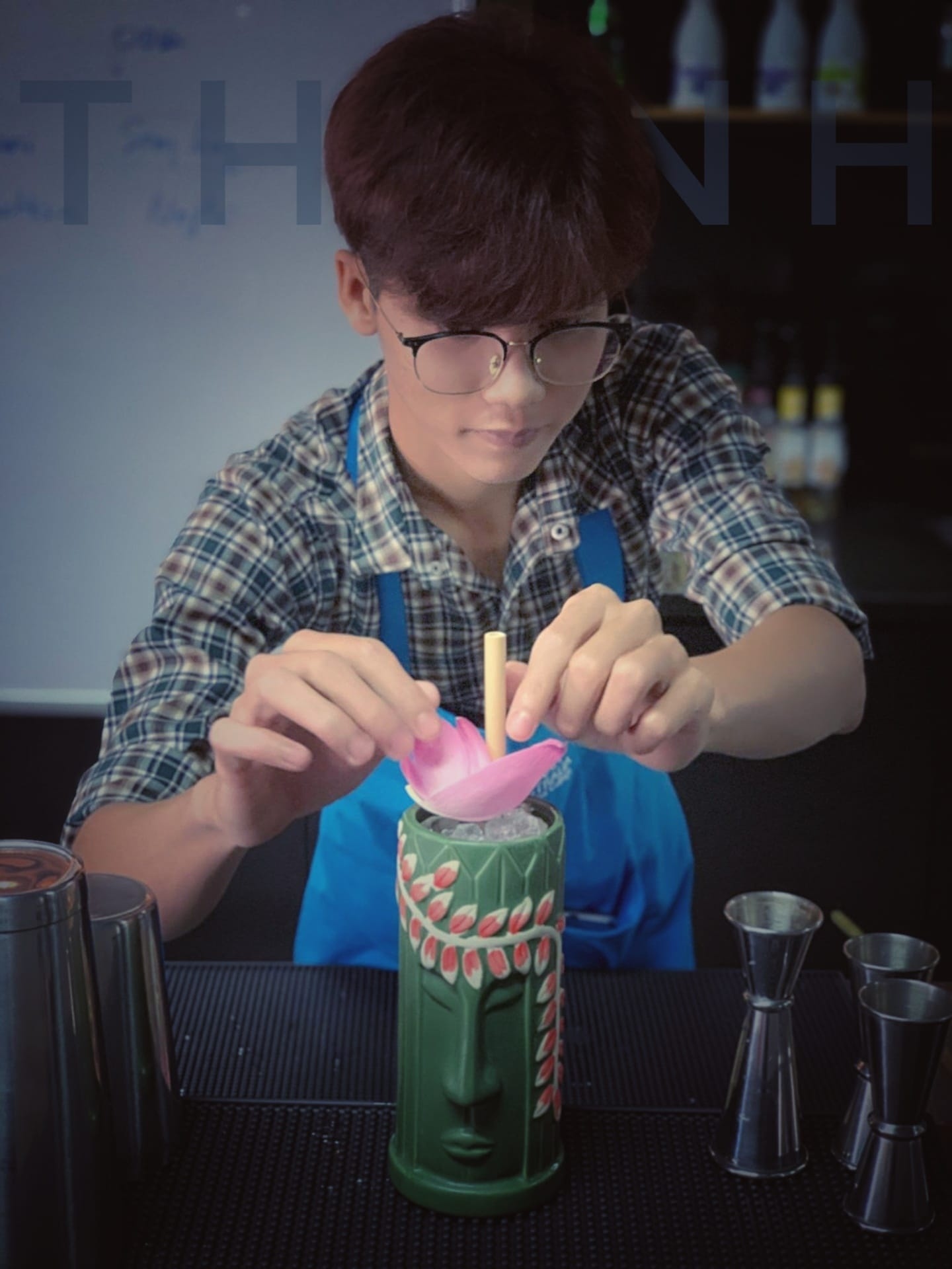 bartender o tp.hcm tam nghi vi dich anh 4