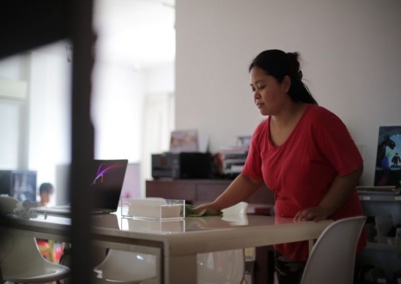 Nguoi giup viec doi luong 900 USD giua Covid-19 o Singapore hinh anh