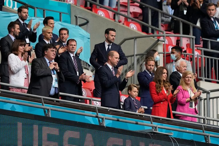 hoàng tử anh xem tuyển anh thi đấu euro 2020 ảnh 1 hoang tu anh xem tuyen anh thi dau euro 2020 anh 1