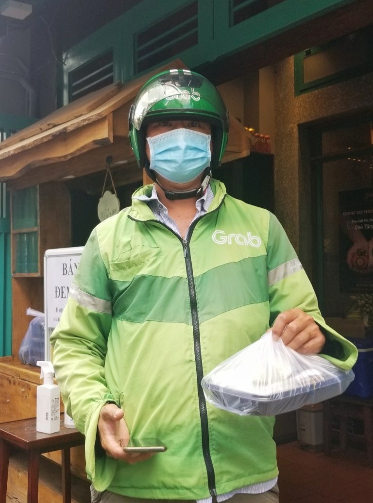 nguoi dan tp.hcm nau com ho tro chong dich anh 6