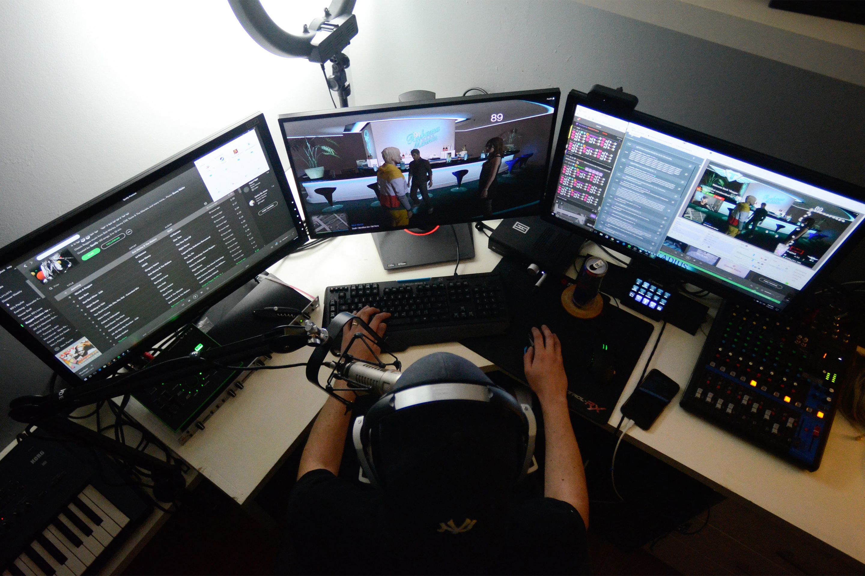 nguoi tre dong nam a  livestream kiem tien mua dich anh 3