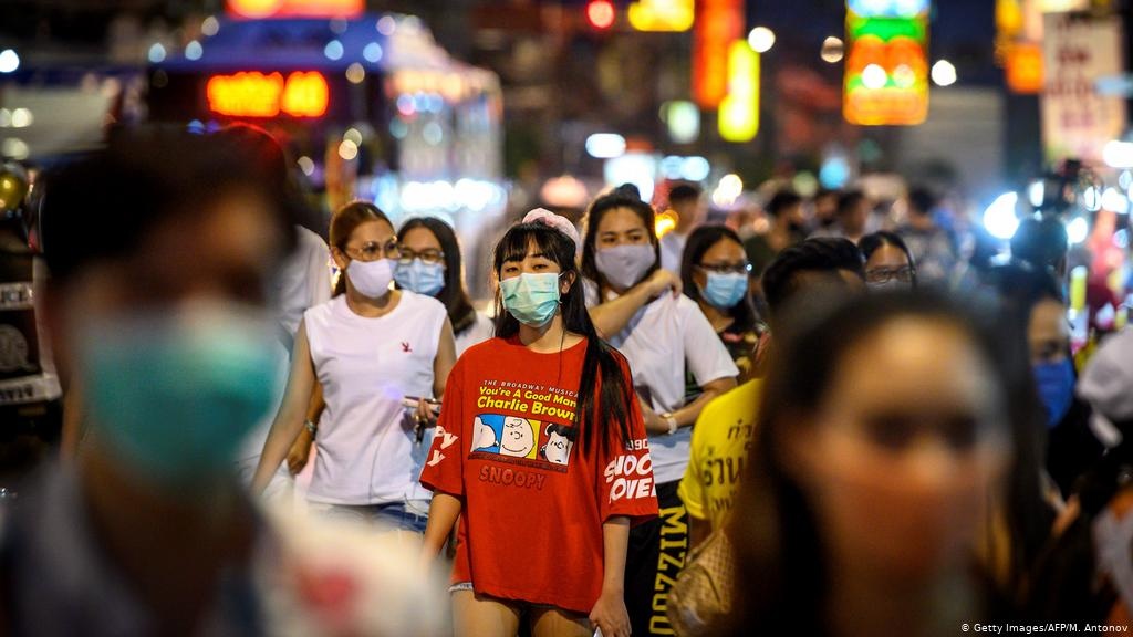 phuket dong cua quan bar,  hop dem anh 2