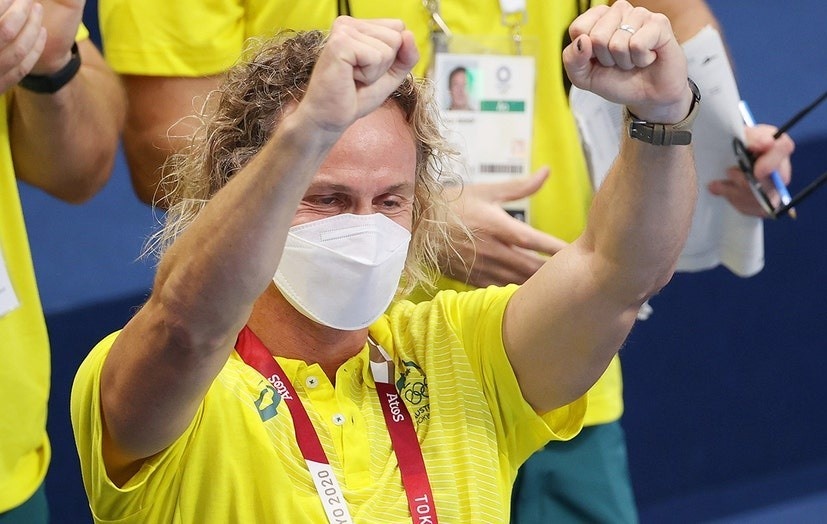 HLV tuyen boi Australia thanh hien tuong mang vi an mung chien thang hinh anh