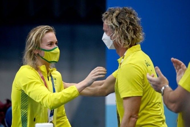 HLV tuyen boi Australia thanh hien tuong mang sau man an mung hinh anh