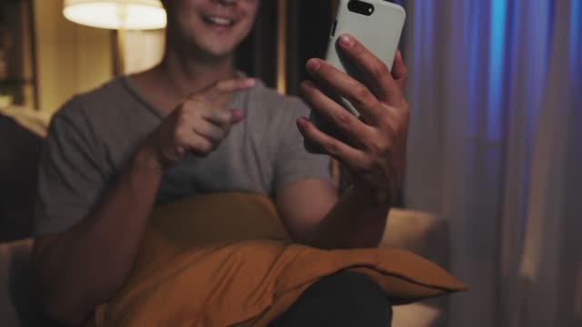 gioi tre singapore chia tay vi covid-19 anh 2