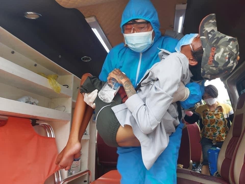 Chang trai khuyet tat di xe lan tu TP.HCM ve Phu Yen de tranh dich hinh anh