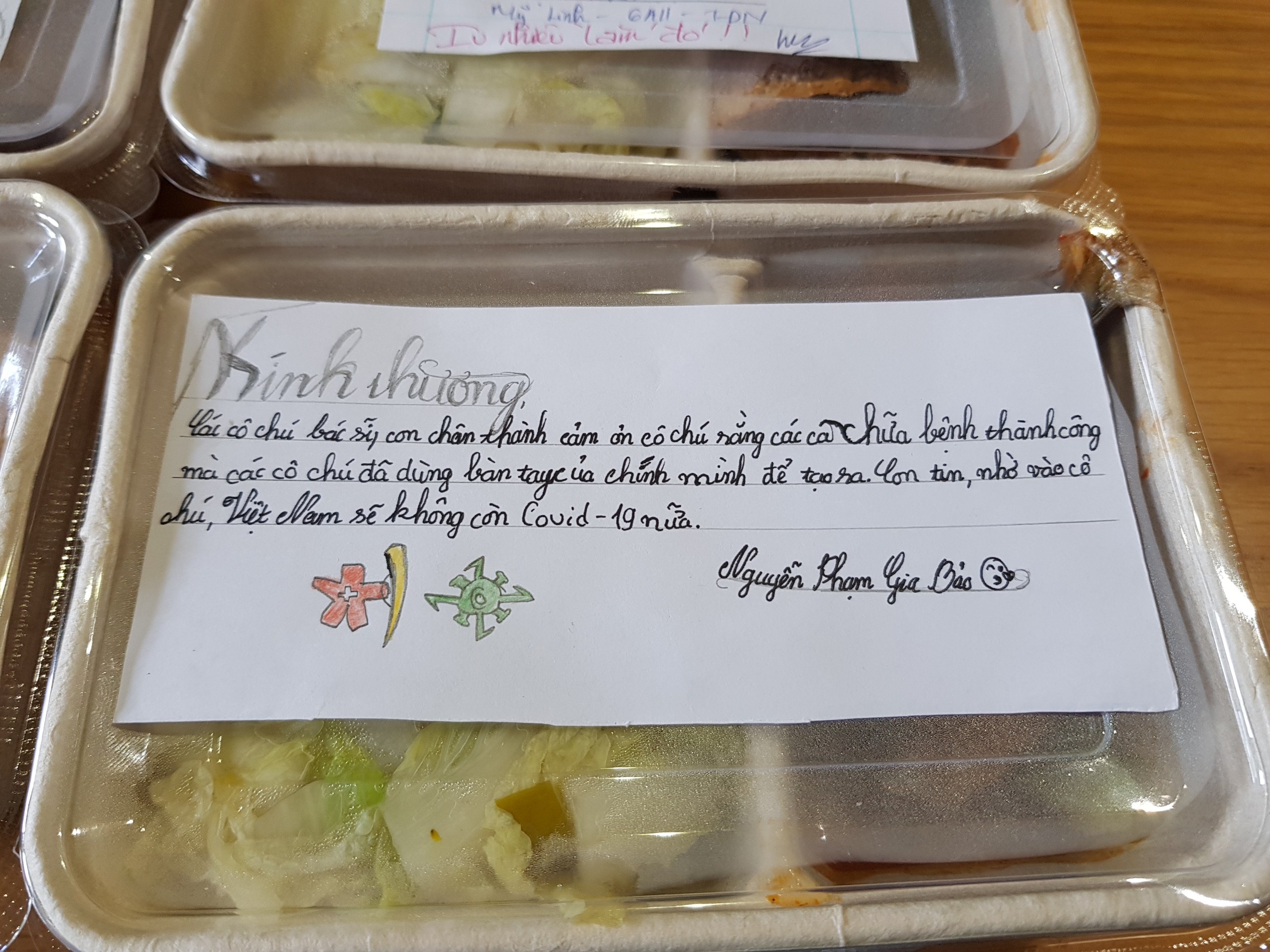 hoc sinh tp.hcm viet thu cam on bac si chong dich anh 1