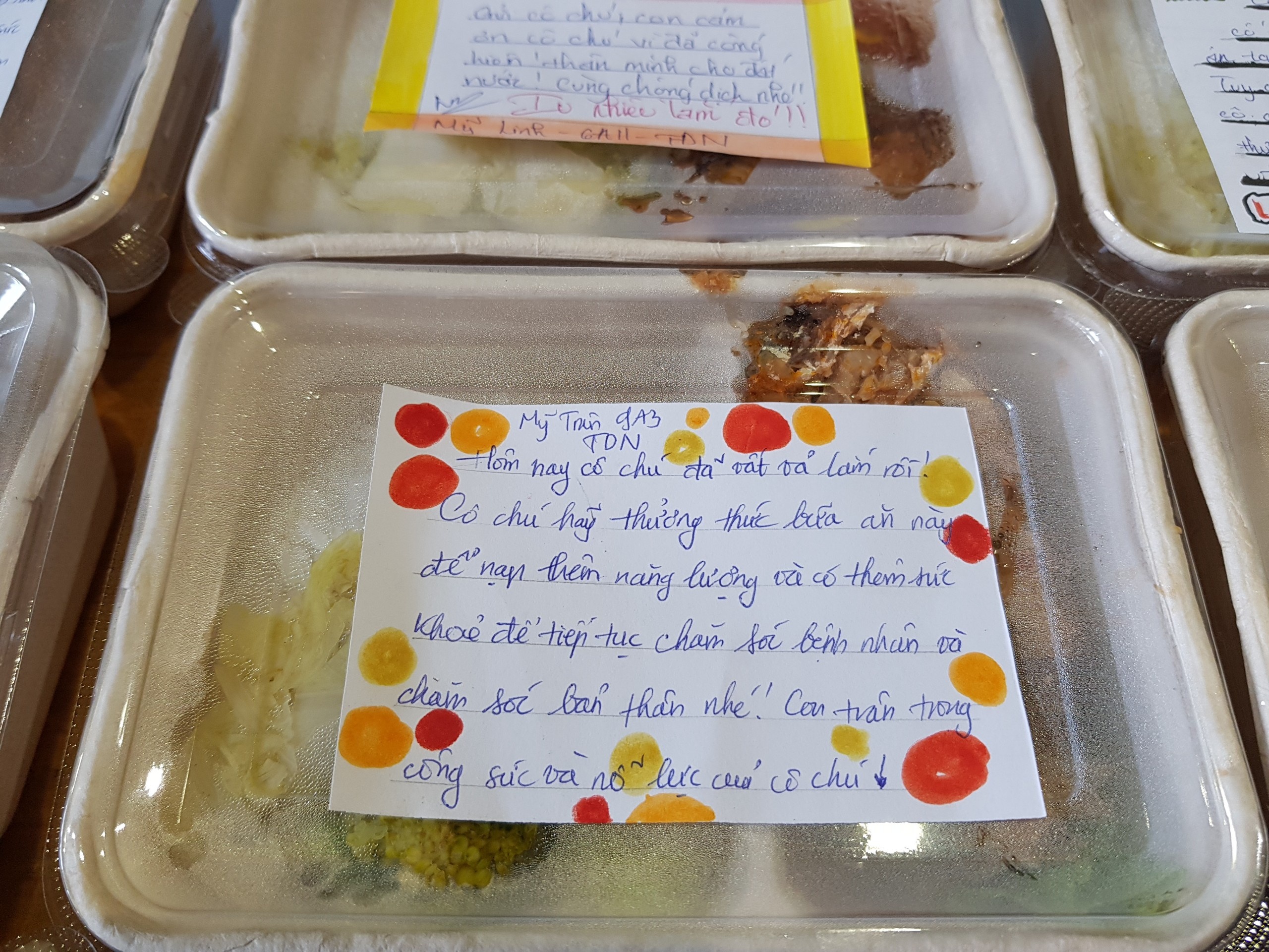 hoc sinh tp.hcm viet thu cam on bac si chong dich anh 2