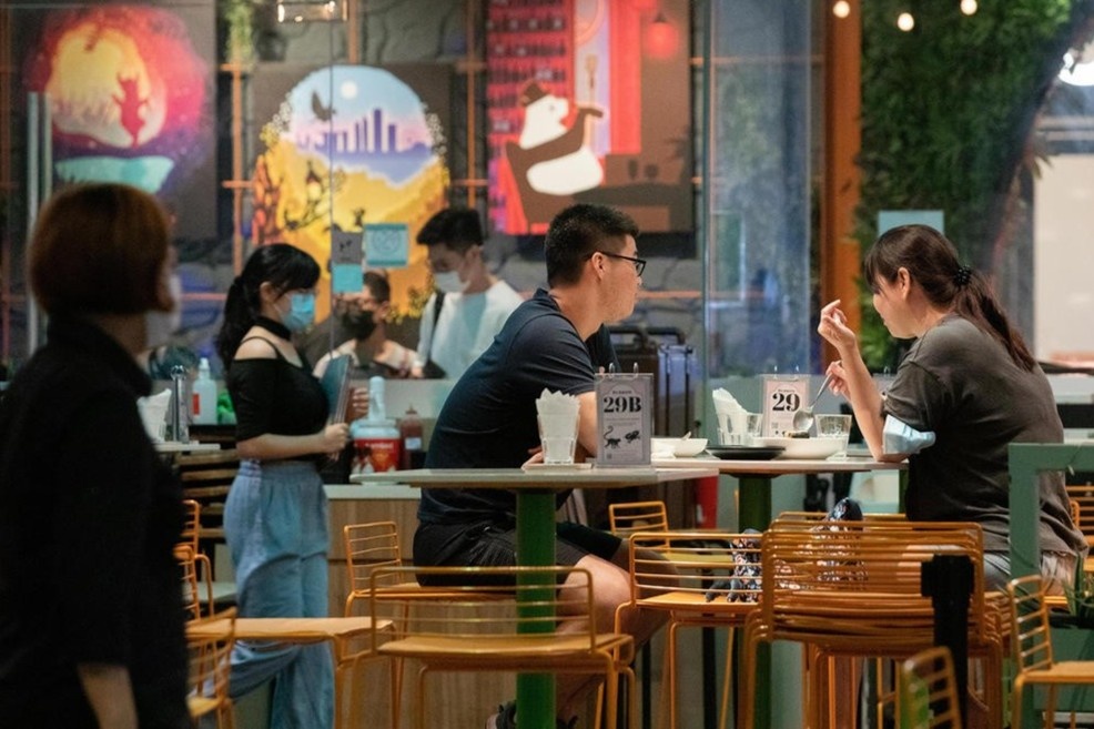 Singapore phat nang nguoi muon chung nhan tiem chung hinh anh