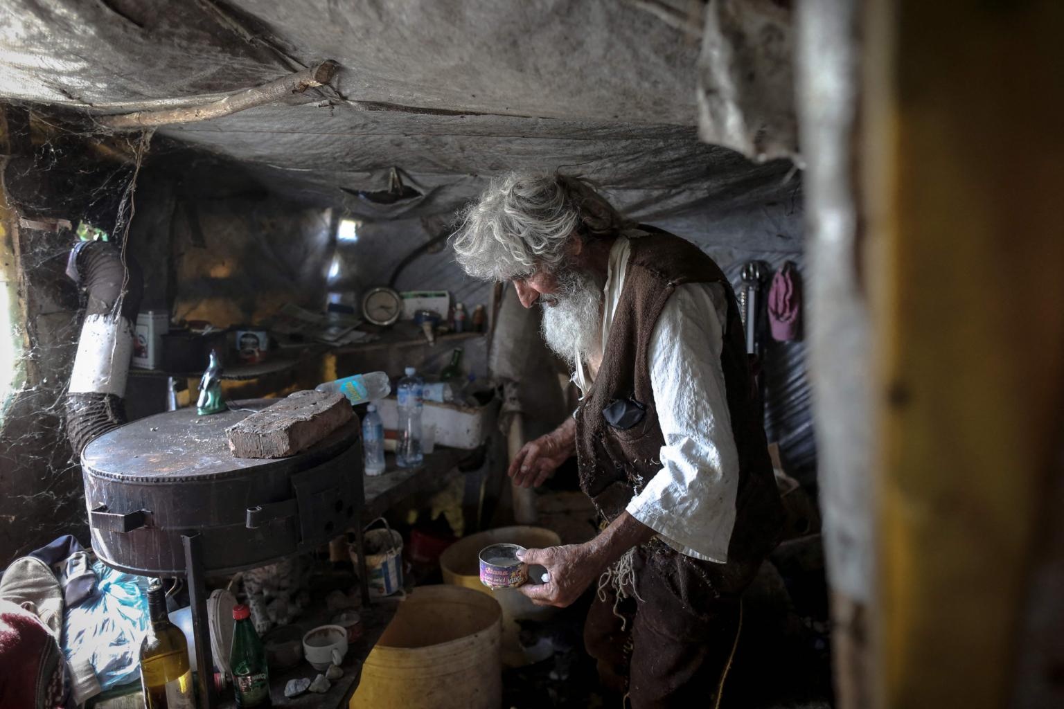 an si tren nui duoc tiem vaccine covid-19 anh 1