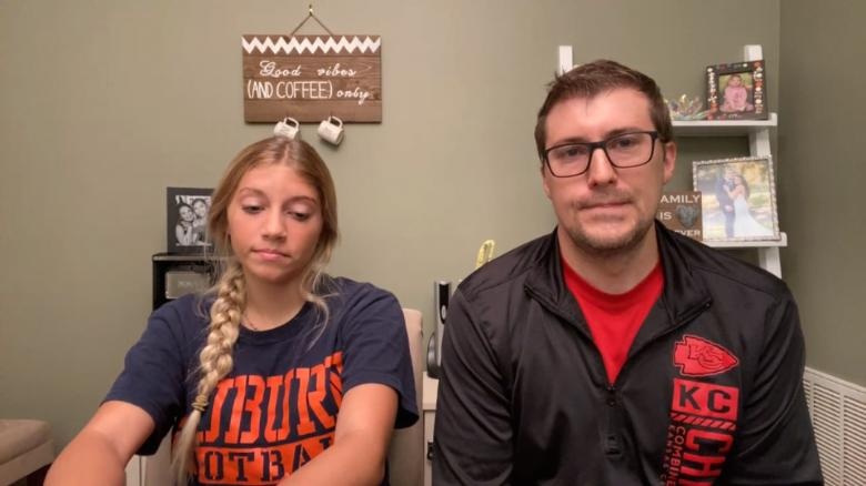 nguoi cha khuyen khich cong dong tiem vaccine anh 1