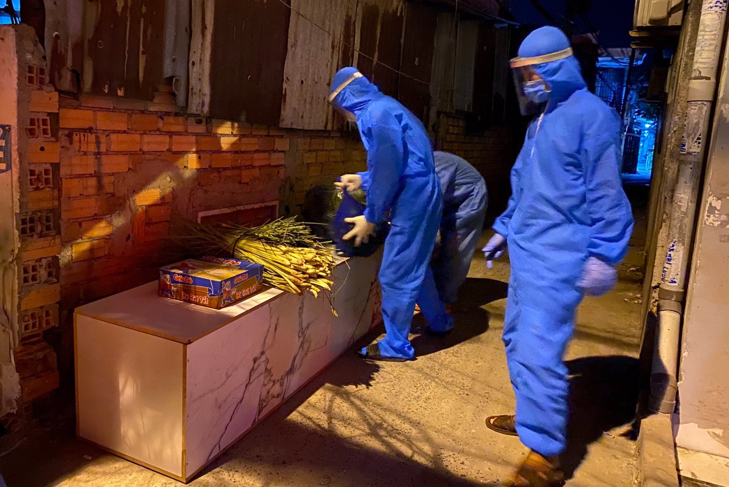 Nhom thien nguyen tang ao quan o TP.HCM hinh anh