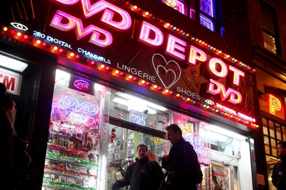 Vo chong My bi phat vi vut tap chi khieu dam cua con hinh anh